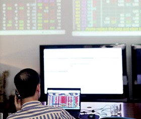 TTCK Việt Nam có “rẻ” hơn thế giới?