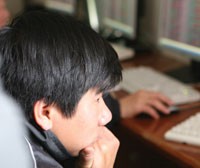 Năm 2010, đa số nhà đầu tư thua lỗ nhưng vẫn phải nộp thuế TNCN từ kinh doanh chứng khoán - Ảnh: Đức Thanh