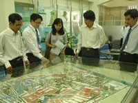 Sàn giao dịch bất động sản: Vui vẻ... “nộp phạt”