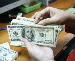 NHNN bất ngờ tăng tỷ lệ dự trữ bắt buộc ngoại tệ - Ảnh minh họa: Đức Thanh