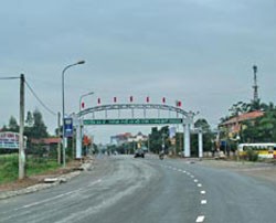 Với những chức năng mới, trục Hồ Tây - Ba Vì sẽ không tạo “sóng” cho thị trường bất động sản. Trong ảnh: Trung tâm huyện Ba Vì