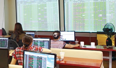 Cầm cự đến… bao giờ?