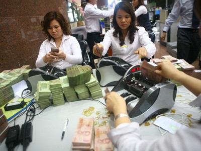 Cố gắng hạ lãi suất cho vay để ổn định kinh tế