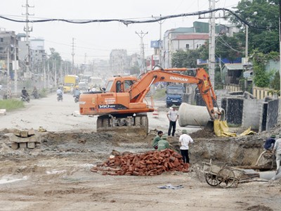 Giám đốc Sở Giao thông Vận tải Hà Nội Nguyễn Quốc Hùng cho biết, Sở đang đốc thúc các nhà thầu trên quốc lộ 32 phấn đấu hoàn thành trước Tết Âm lịch.