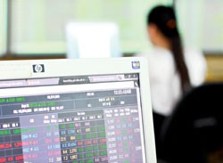 Doanh nghiệp cố tình sai để được hủy niêm yết...