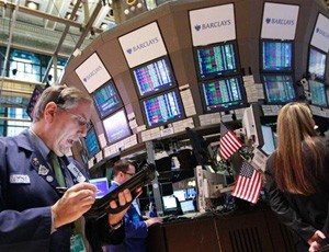 Doanh số bán lẻ giúp Dow Jones tăng điểm