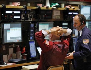 Phố Wall có niềm vui không trọn vẹn trong phiên giao dịch thứ Ba (24/4) - Ảnh: Reuters