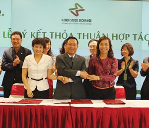 HNX, VSD và Deloitte ký kết hợp tác