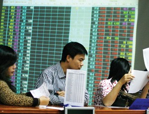 UBCK: NĐT cần bình tĩnh, thận trọng trong giao dịch