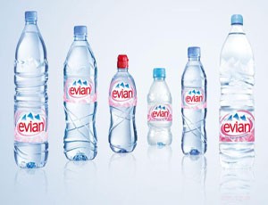 Cho tới tháng 7/2009, từng chi nhánh tại 152 nước mà Evian hiện diện luôn tự chọn lựa hình thức quảng cáo phù hợp với địa bàn của mình.

