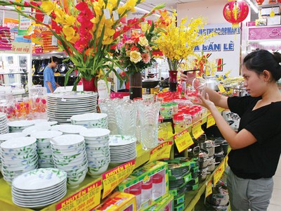 Cứu DN không thể chỉ giảm lãi suất