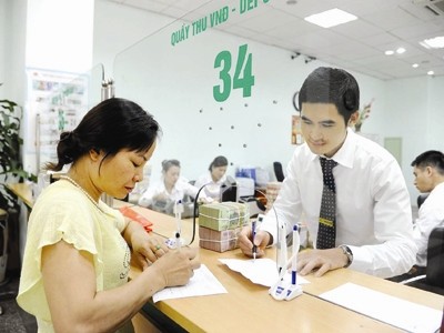 Trong bối cảnh kinh tế khó khăn, gửi tiền ngân hàng được xem là kênh sinh lời an toàn