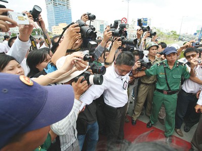 Làm báo thời “khép cửa” thông tin