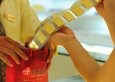 Thực hiện khai báo các giao dịch bằng tiền mặt lớn để phòng chống rửa tiền.