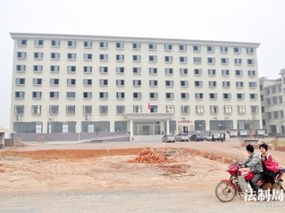 Xã có 8 cán bộ, xây trụ sở 2,4 triệu USD