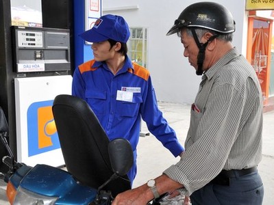 Giá xăng giảm thêm 250 đồng/lít