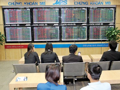 Thay thế dần các nhà đầu tư