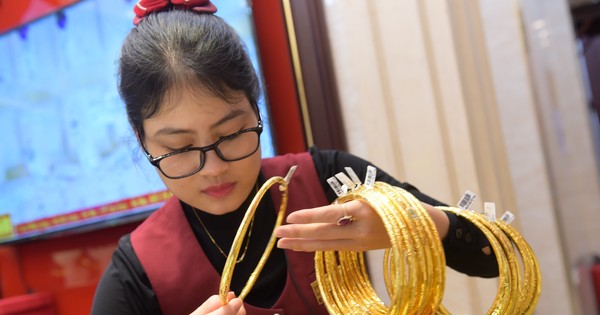 Giá vàng hôm nay ngày 25/3: Giá vàng tăng sốc, gần 85 USD/ounce
