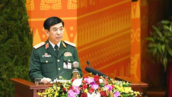 Thứ trưởng Bộ Quốc phòng, Tổng tham mưu trưởng Quân đội nhân dân Việt Nam Phan Văn Giang tham luận tại Đại hội