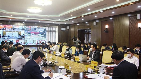Thường trực Tỉnh ủy nghe các địa phương báo cáo qua truyền hình trực tuyến.