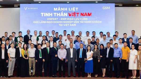 Tỷ phú Phạm Nhật Vượng gặp gỡ 70 doanh nhân đại diện cho 50 hãng xe trong lĩnh vực vận tải tại Hà Nội trong tháng 9/2024