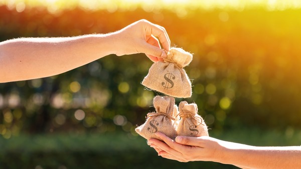 Thị trường tài chính 24h: Nhiều cổ phiếu ngân hàng đã chiết khấu sâu