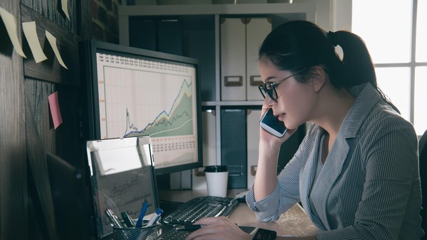 Thị trường tài chính 24h: Tỷ lệ nợ xấu dự báo giảm mạnh hơn trong quý IV