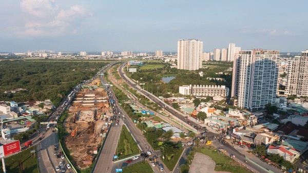 Khu Nam Rạch Chiếc đang là “điểm nóng” tại khu vực trung tâm TP.HCM. Ảnh: Lê Toàn.