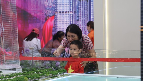 Nhà đầu tư nắm vai trò giữ nhịp, tạo sự sôi động cho thị trường bất động sản. Ảnh: Dũng Minh.