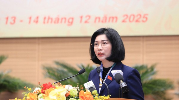 Chủ tịch HĐND TP. Hà Nội Phùng Thị Hồng Hà phát biểu bế mạc kỳ họp thứ 29.