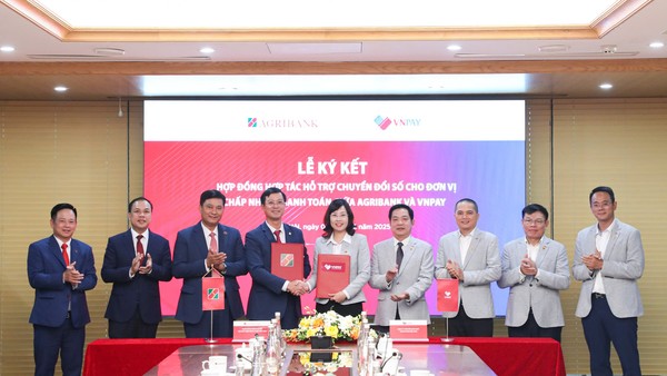 Đại diện Agribank và VNPAY ký kết hợp tác triển khai gói giải pháp chuyển đổi số cho hộ kinh doanh