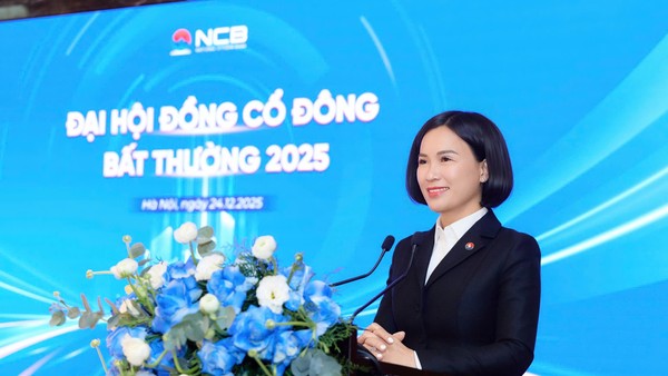 Bà Bùi Thị Thanh Hương, Chủ tịch HĐQT chia sẻ với cổ đông tại Đại hội