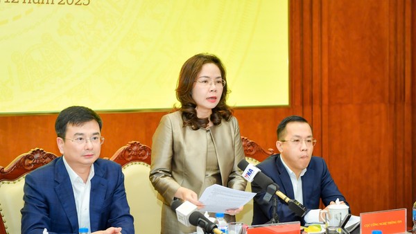 Bà Hà Thu Giang, Vụ trưởng Vụ Tín dụng các ngành kinh tế, NHNN chia sẻ tại Họp báo