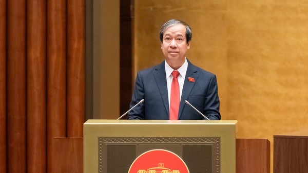 Bộ trưởng Bộ Giáo dục và Đào tạo Nguyễn Kim Sơn trình bày báo cáo tiếp thu, giải trình các luật về giáo dục sáng 10/12