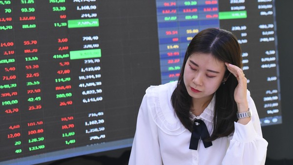 Giao dịch chứng khoán sáng 10/12: Áp lực lớn từ cổ phiếu bluechip 