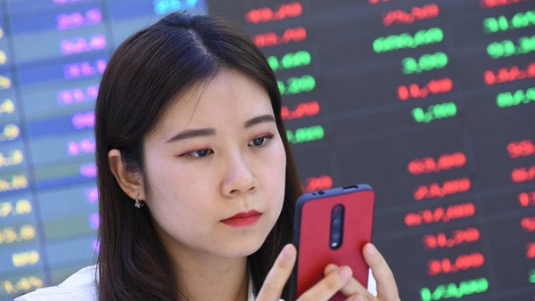 Giao dịch chứng khoán sáng 4/12: Thị trường rung lắc, nhiều mã vừa và nhỏ vẫn nóng