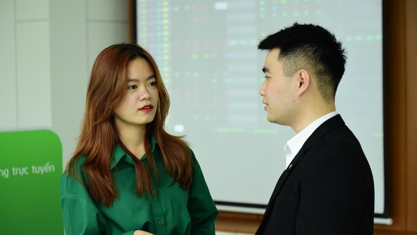 Giao dịch chứng khoán sáng 25/12: VN-Index lần đầu tiên vượt mốc 1.800 điểm