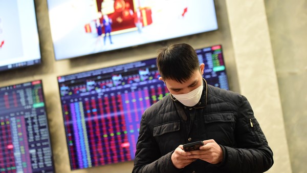 Giao dịch chứng khoán sáng 11/12: VIC tiếp tục bị bán mạnh, VN-Index thủng mốc 1.700 điểm 