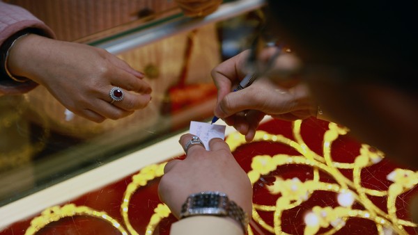 Giá vàng hôm nay ngày 29/12: Vàng giảm gần 1 triệu đồng/lượng