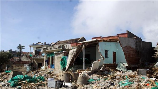 Bão gây thiệt hại nặng nề tại miền Trung