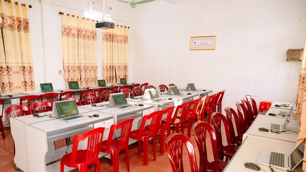 Nestlé trao tặng phòng máy tính giúp học sinh tiếp cận công nghệ