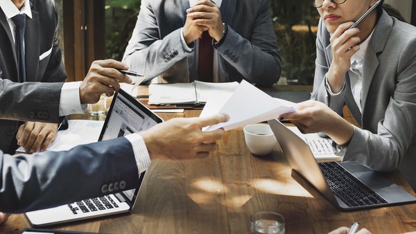 Vượt qua thách thức với khát vọng vươn tầm khu vực