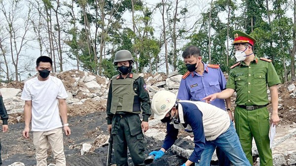 Hơn 1.600 tấn chất thải công nghiệp độc hại bị chôn lấp trái phép tại Hà Nội 