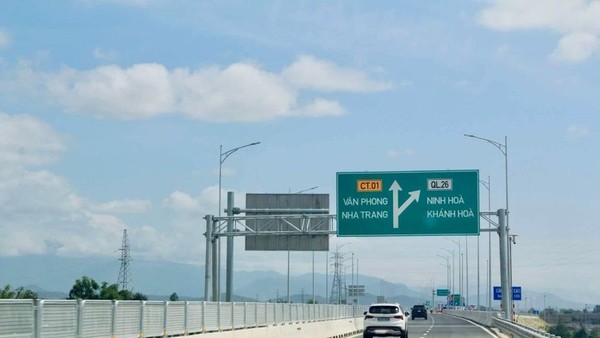 Một đoạn cao tốc Vân Phong - Nha Trang. 