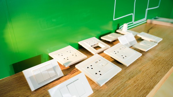 Schneider Electric ra mắt sản phẩm Miluz E - Dòng công tắc, ổ cắm đầu tiên có 2 loại mặt che