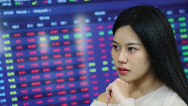 Rất khó để bắt đúng đáy nên nhà đầu tư có thể giải ngân dần 10-20% tại các vùng hỗ trợ gần