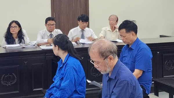 Các bị cáo tại phiên tòa sơ thẩm, mở lại hồi tháng 5/2025.