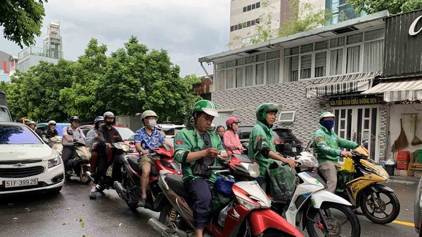 TP.HCM đang ráo riết chuyển đổi xanh đặc biệt xe công nghệ. 