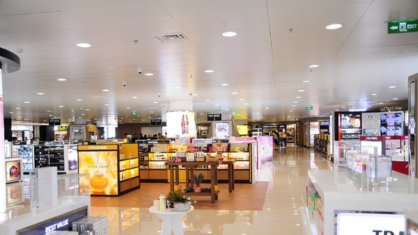 Giữ quy định cấp phép nhập khẩu thuốc lá trong kinh doanh hàng miễn thuế 