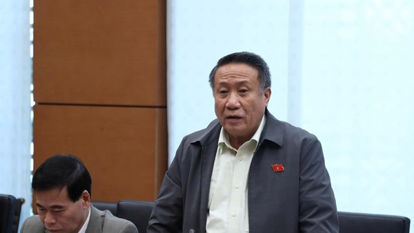 Đại biểu Hà Sỹ Đồng (Quảng Trị) phát biểu tại tổ. 